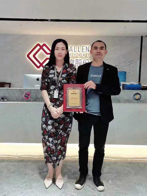 四川廣安的胡先生簽約加盟帽牌貨