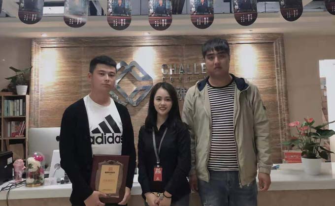 山西的徐先生簽約帽牌貨冒菜加盟品牌