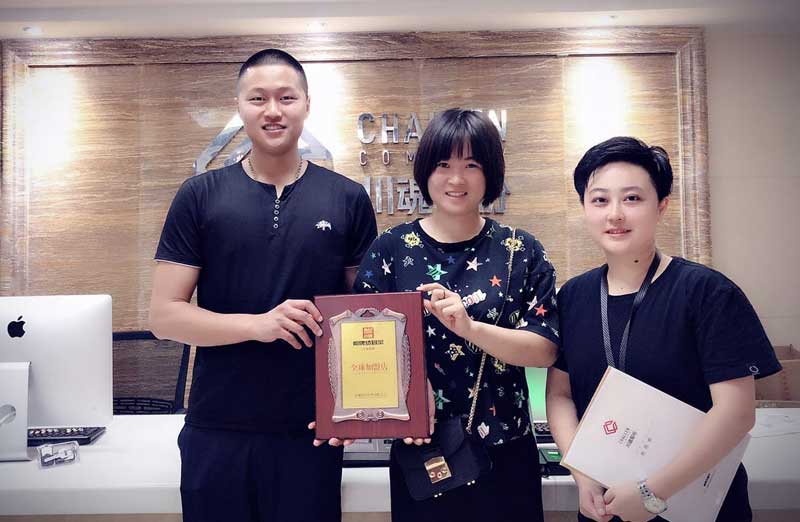 烏魯木齊的楊先生簽約帽牌貨冒菜加盟