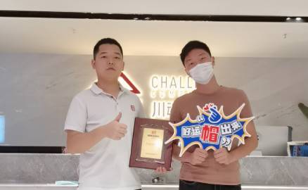 四川雅安的劉先生簽約加盟帽牌貨冒菜