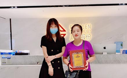 芳姐決定加盟一個(gè)名氣大的冒菜品牌