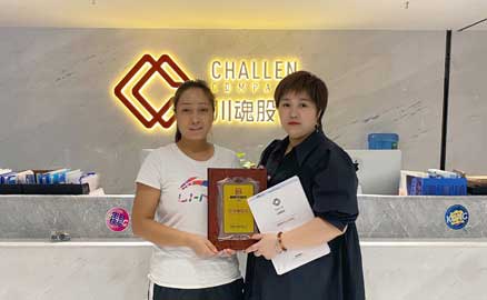 陜西的康女士簽約加盟帽牌貨冒菜