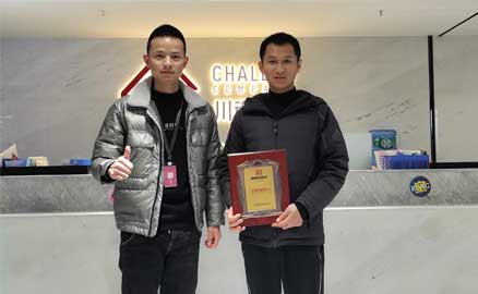 四川西昌的夏老板簽約加盟帽牌貨冒菜