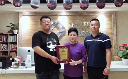 辛先生曾在青島帽牌貨冒菜加盟店吃過(guò)