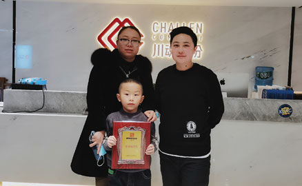 恭喜羅姐簽約加盟帽牌貨冒菜