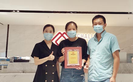 浙江溫州的楊先生夫婦簽約帽牌貨