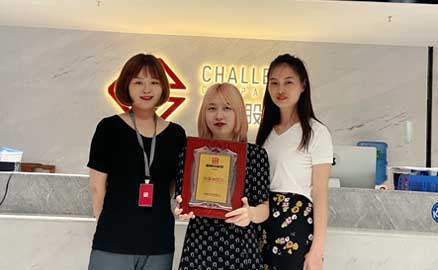 重慶的冉女士簽約加盟帽牌貨冒菜