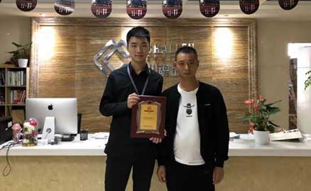 來自四川的何先生加盟帽牌貨冒菜